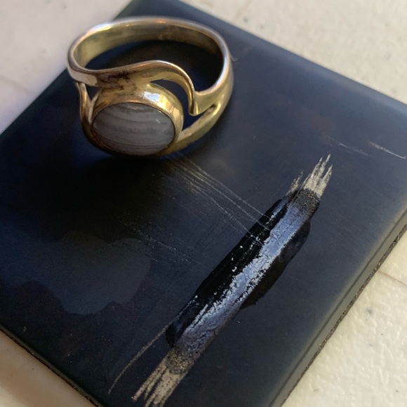 Silver and Blue Stone Ring. Unknown mark but easily scratches as real silver. - Picture 6 of 7